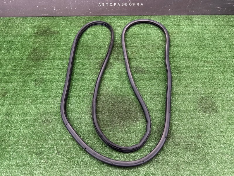 Уплотнитель двери Ford Kuga 2013 SUV