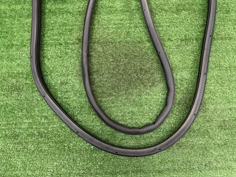 Уплотнитель двери Ford Kuga 2013 SUV