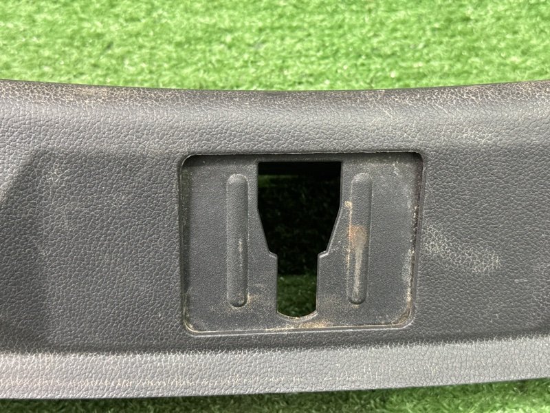 Накладка замка багажника Ford Kuga 2013 SUV