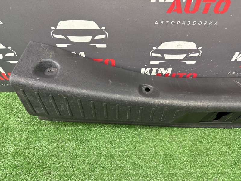 Накладка замка багажника Ford Kuga 2013 SUV