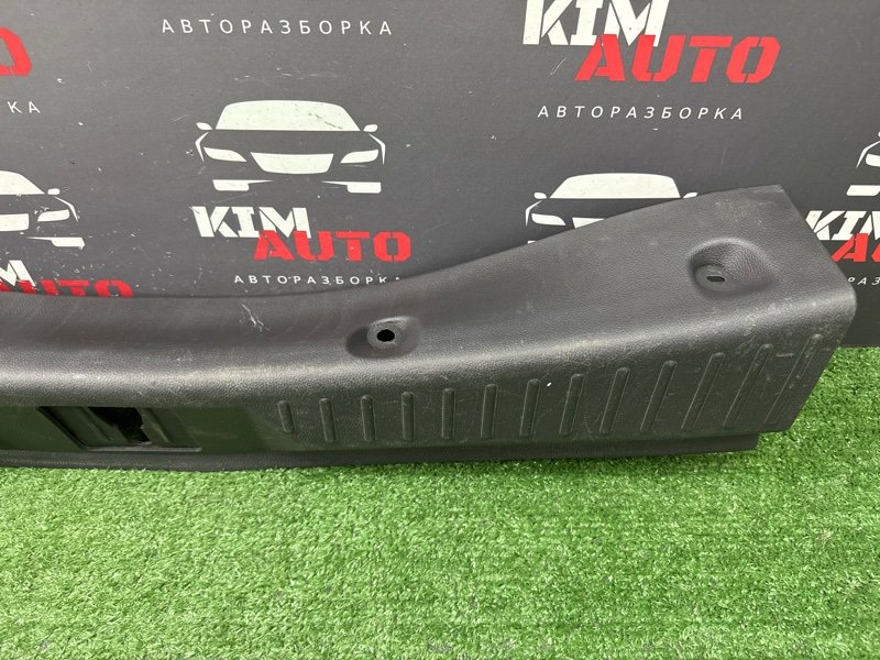 Накладка замка багажника Ford Kuga 2013 SUV