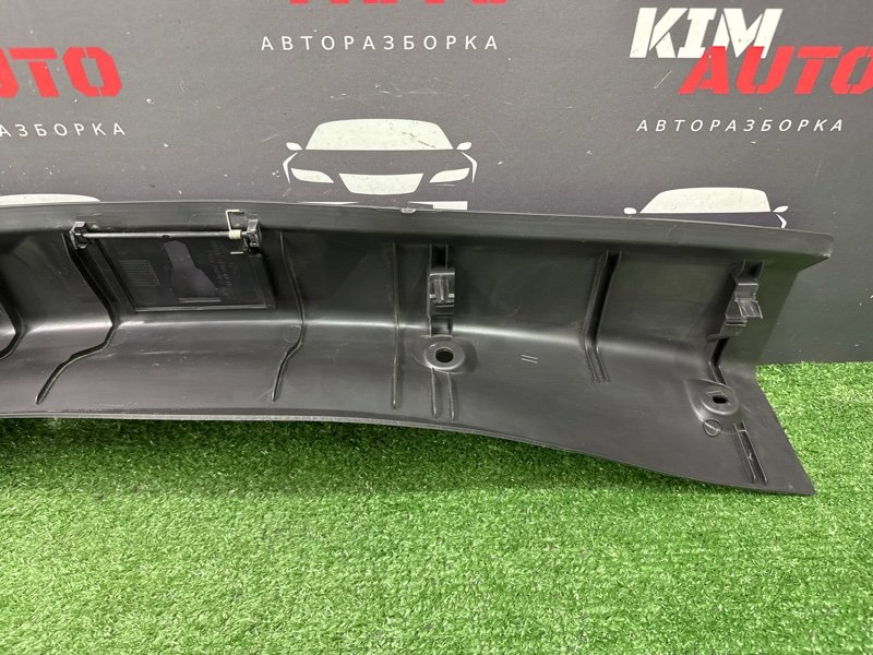 Накладка замка багажника Ford Kuga 2013 SUV