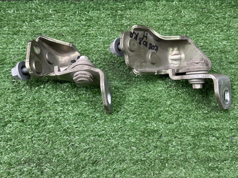 Петли двери Ford Kuga 2013 SUV