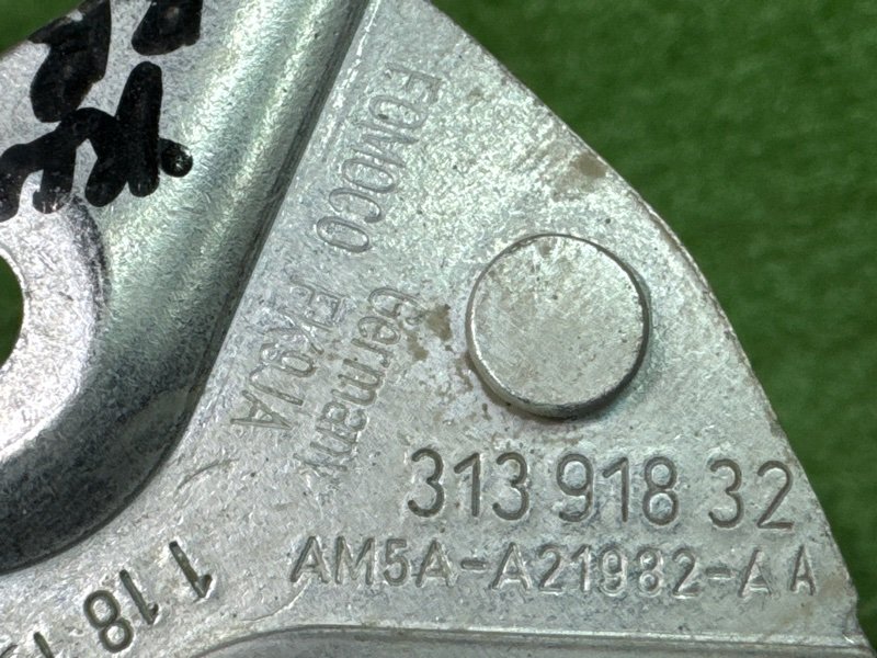 Ответная часть замка двери Ford Kuga 2013 SUV