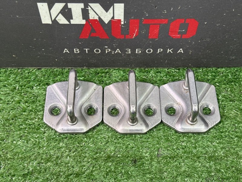 Ответная часть замка двери Ford Kuga 2013 SUV