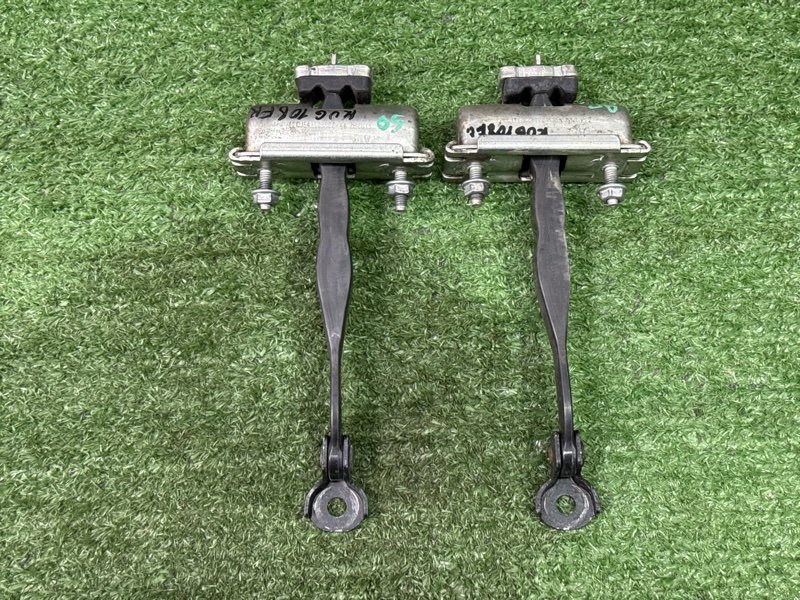 Ограничитель двери Ford Kuga 2013 SUV