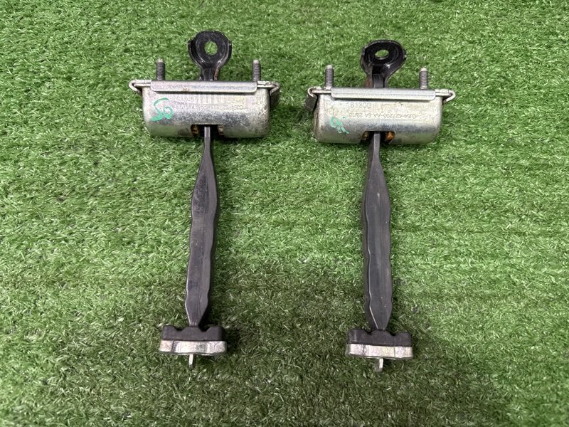 Ограничитель двери Ford Kuga 2013 SUV