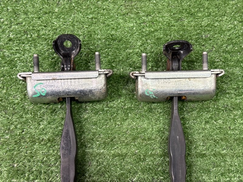 Ограничитель двери Ford Kuga 2013 SUV