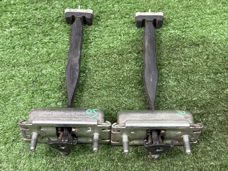 Ограничитель двери Ford Kuga 2013 SUV