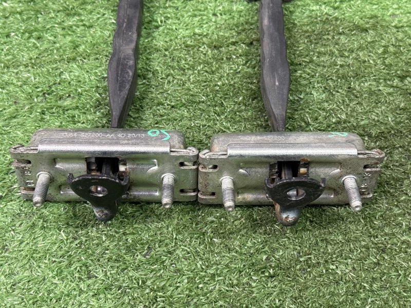 Ограничитель двери Ford Kuga 2013 SUV