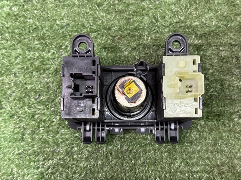 Кнопка обогрева сидений Ford Kuga 2013 SUV