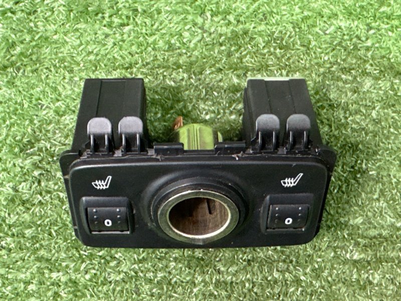 Кнопка обогрева сидений Ford Kuga 2013 SUV