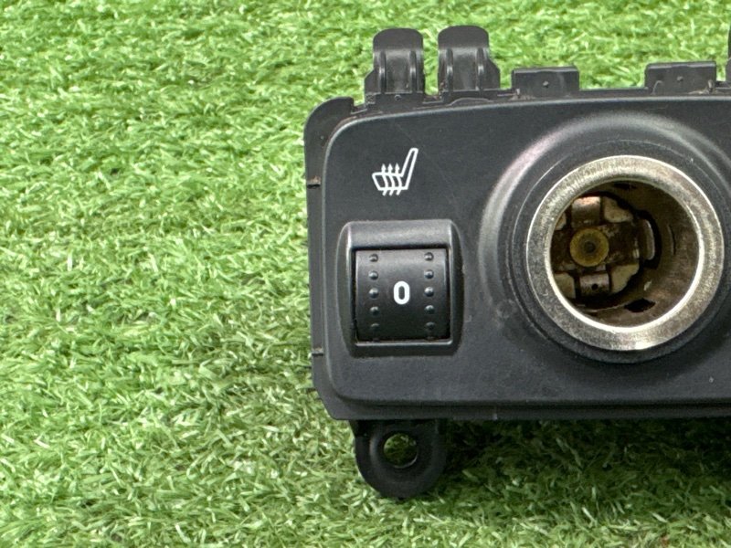 Кнопка обогрева сидений Ford Kuga 2013 SUV