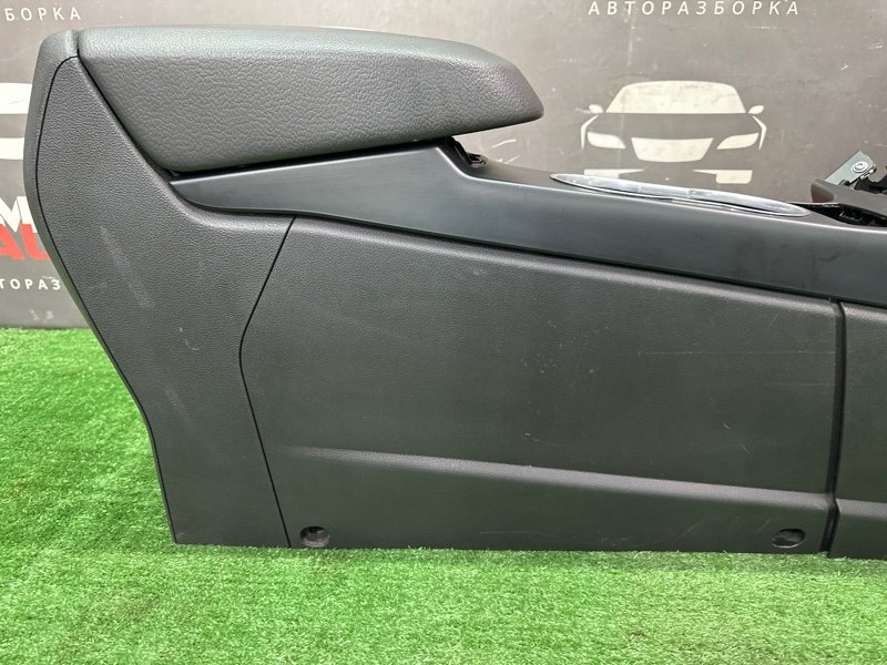 Центральная Консоль с подлокотником Ford Kuga 2013 SUV