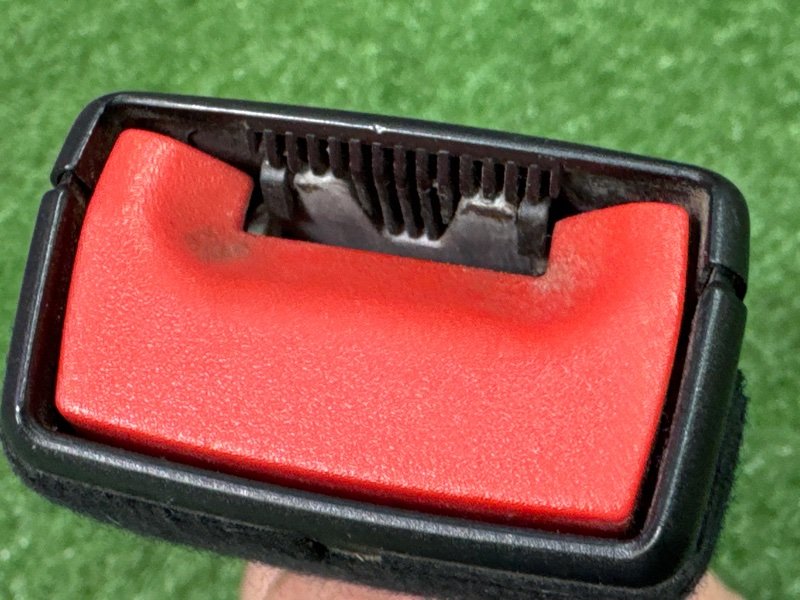 Замок ремня безопасности Ford Kuga 2013 SUV