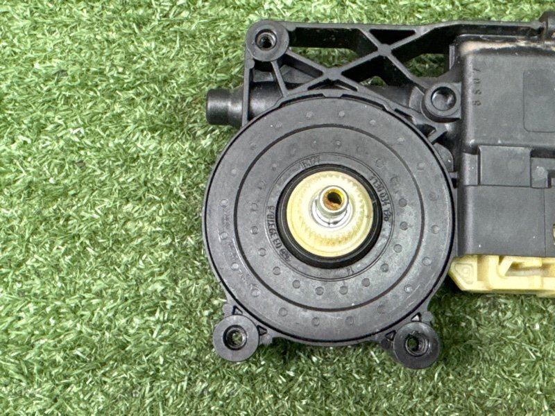 Мотор стеклоподъемника Ford Kuga 2013 SUV