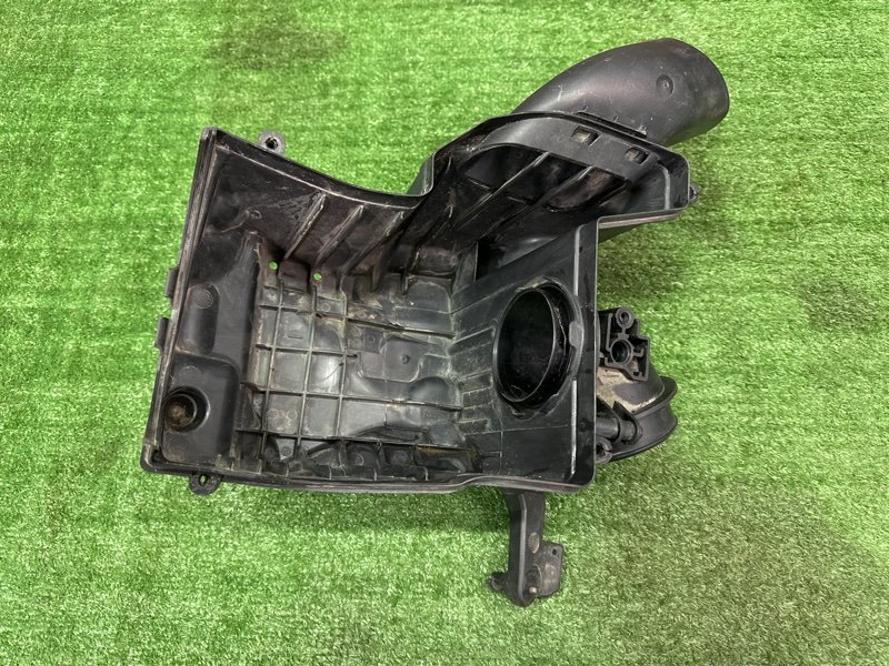 Корпус воздушного фильтра Ford Kuga 2013 SUV