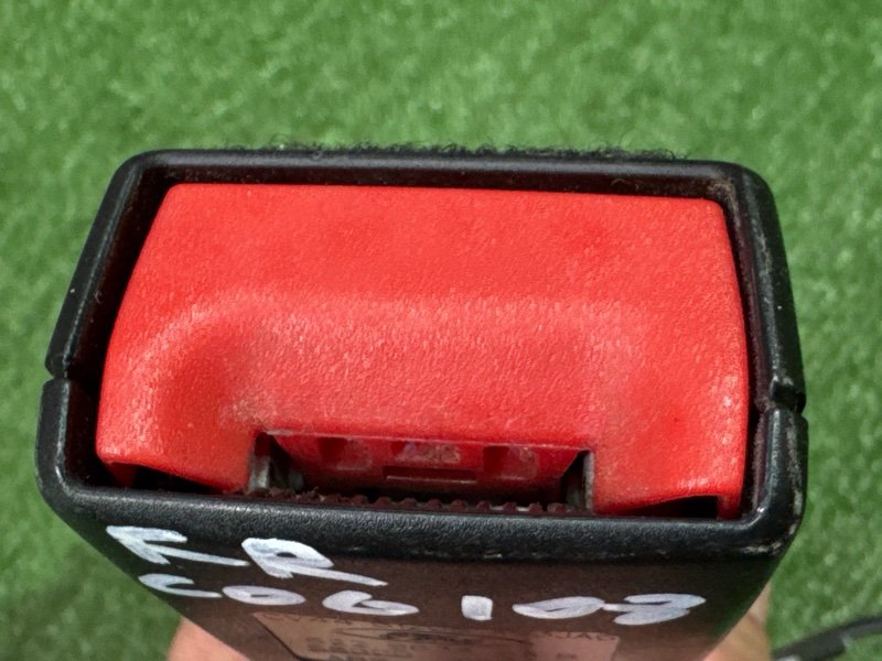 Замок ремня безопасности Ford Kuga 2013 SUV