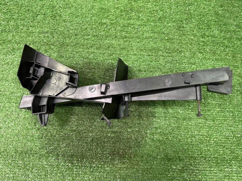 Кронштейн замка двери Ford Kuga 2013 SUV