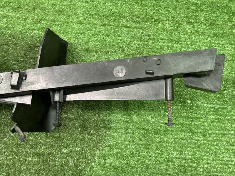 Кронштейн замка двери Ford Kuga 2013 SUV