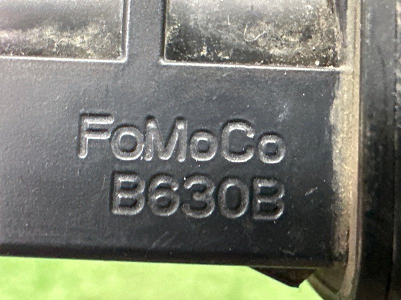 Форсунка стеклоомывателя с подогревом Ford Kuga 2013 SUV