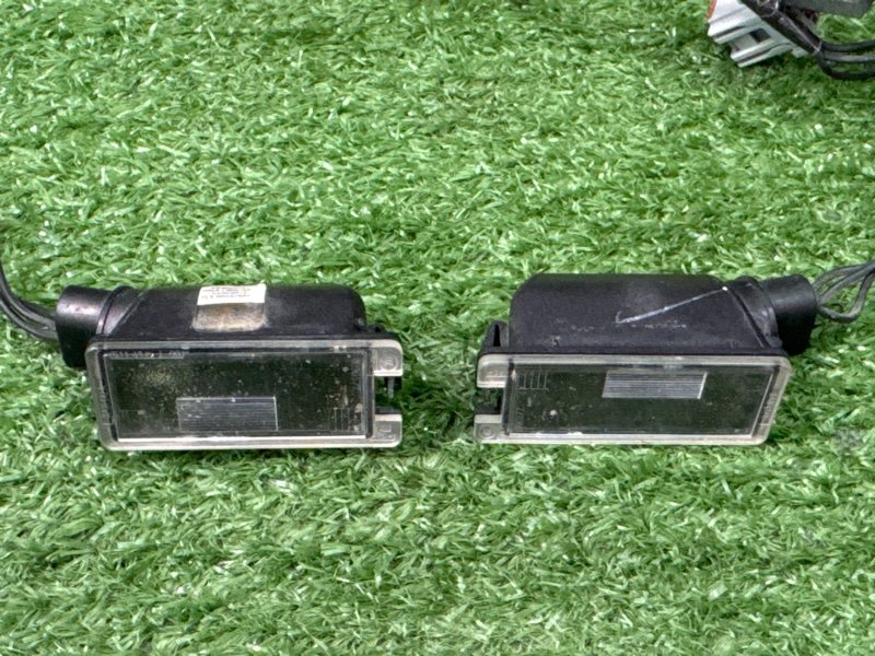 Плафон подсветки номера Ford Kuga 2013 SUV