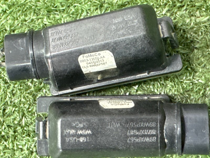 Плафон подсветки номера Ford Kuga 2013 SUV