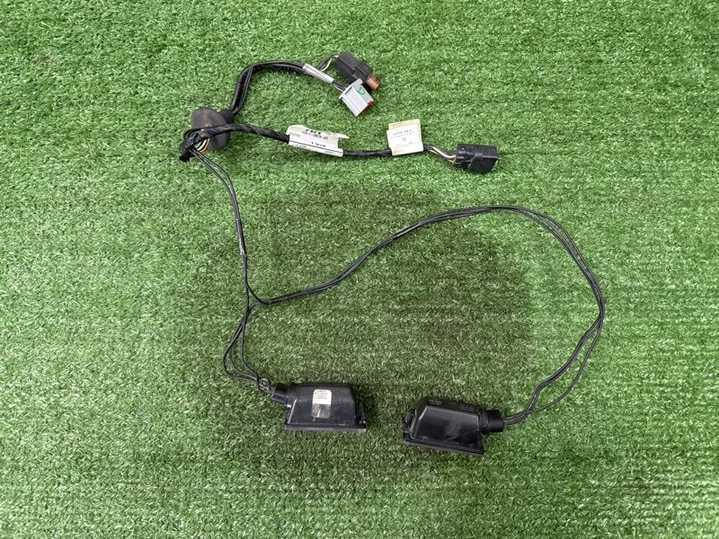 Плафон подсветки номера Ford Kuga 2013 SUV