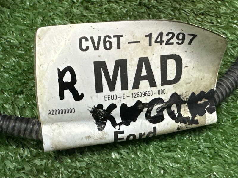 Проводка форсунок омывателя Ford Kuga 2013 SUV