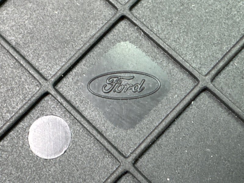 Коврик центральной консоли. Ford Kuga 2013 SUV