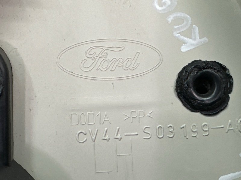 Накладка стойки лобового стекла Ford Kuga 2013 SUV