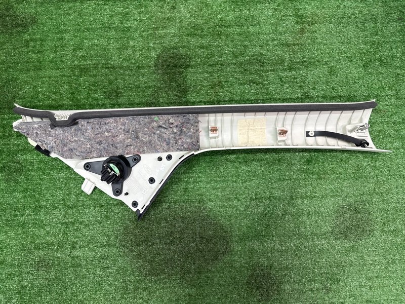 Накладка стойки лобового стекла Ford Kuga 2013 SUV