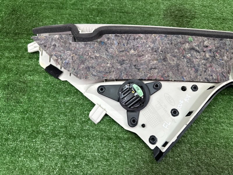 Накладка стойки лобового стекла Ford Kuga 2013 SUV