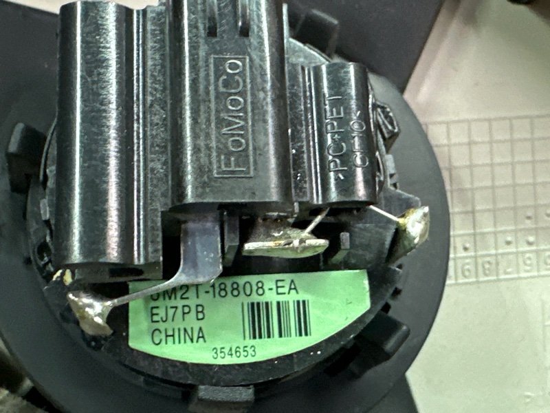 Накладка стойки лобового стекла Ford Kuga 2013 SUV