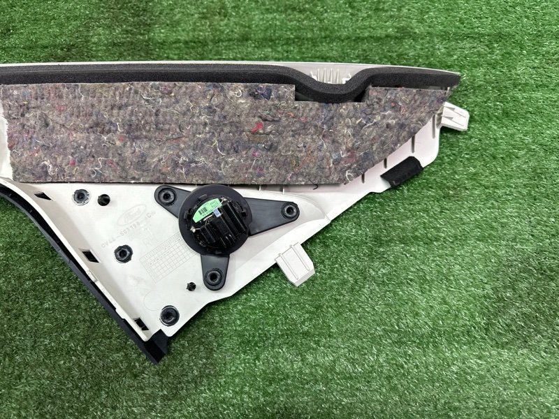 Накладка стойки лобового стекла Ford Kuga 2013 SUV