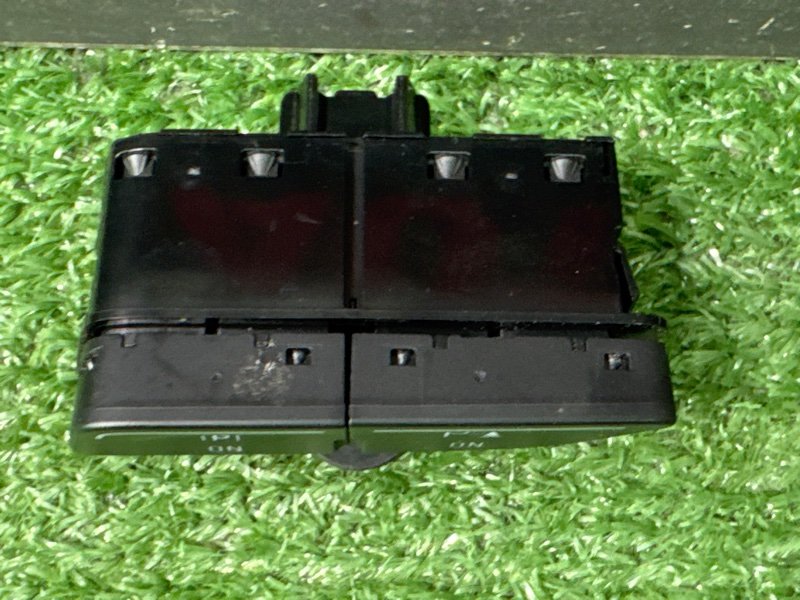 Кнопка парктроника Ford Kuga 2013 SUV