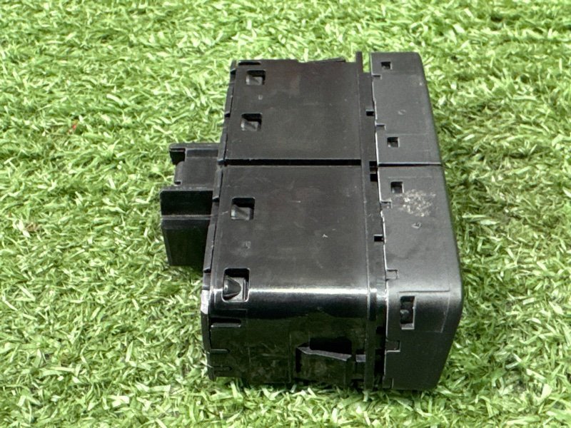 Кнопка парктроника Ford Kuga 2013 SUV