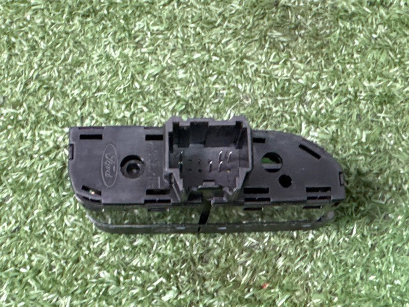 Кнопка парктроника Ford Kuga 2013 SUV