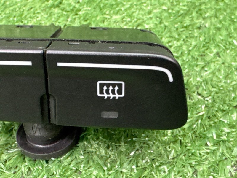 Кнопка обогрева лобового стекла Ford Kuga 2013 SUV