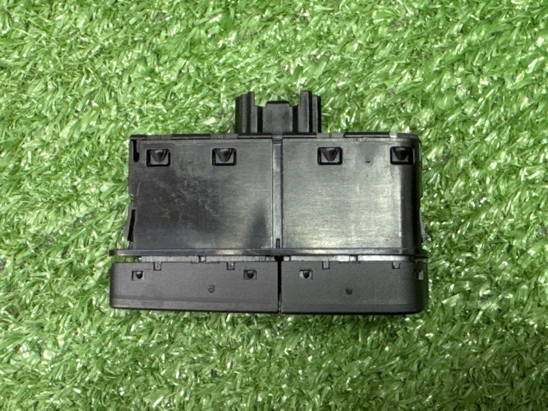 Кнопка обогрева лобового стекла Ford Kuga 2013 SUV