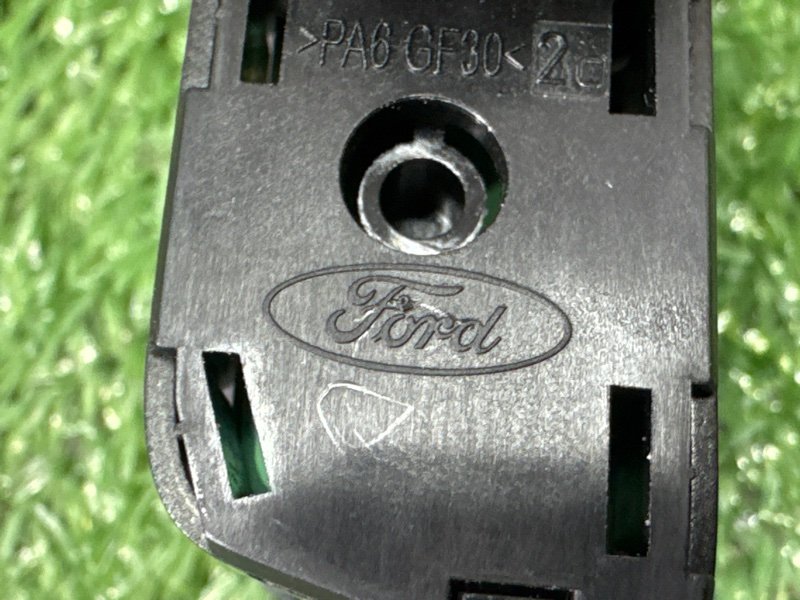 Кнопка обогрева лобового стекла Ford Kuga 2013 SUV