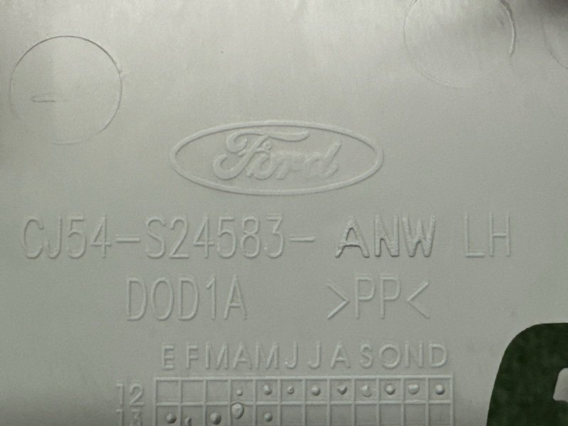 Накладка центральной стойки верхняя Ford Kuga 2013 SUV