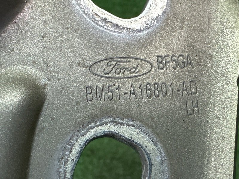 Петли капота Ford Kuga 2013 SUV