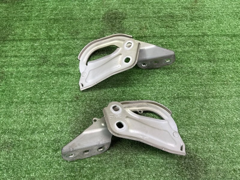 Петли капота Ford Kuga 2013 SUV