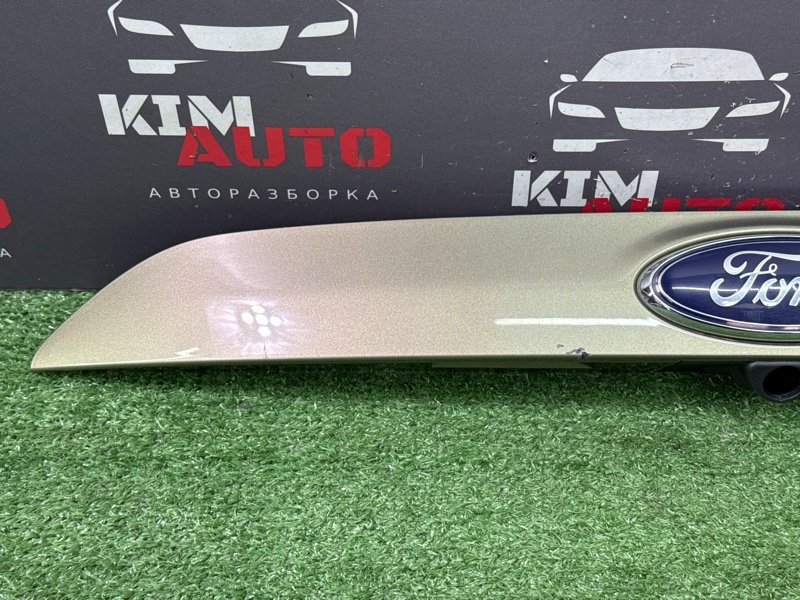 Накладка крышки багажника Ford Kuga 2013 SUV