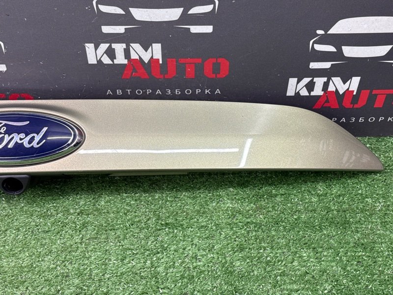 Накладка крышки багажника Ford Kuga 2013 SUV