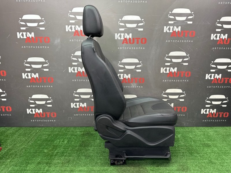 Сиденья передние комплект Ford Kuga 2013 SUV