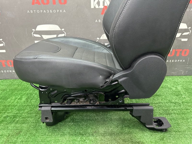 Сиденья передние комплект Ford Kuga 2013 SUV