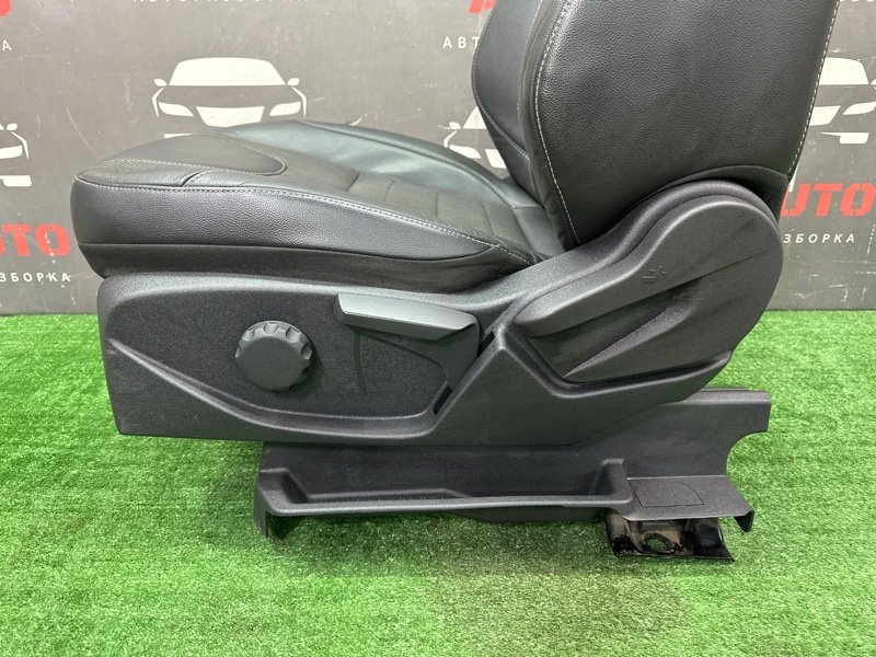 Сиденья передние комплект Ford Kuga 2013 SUV