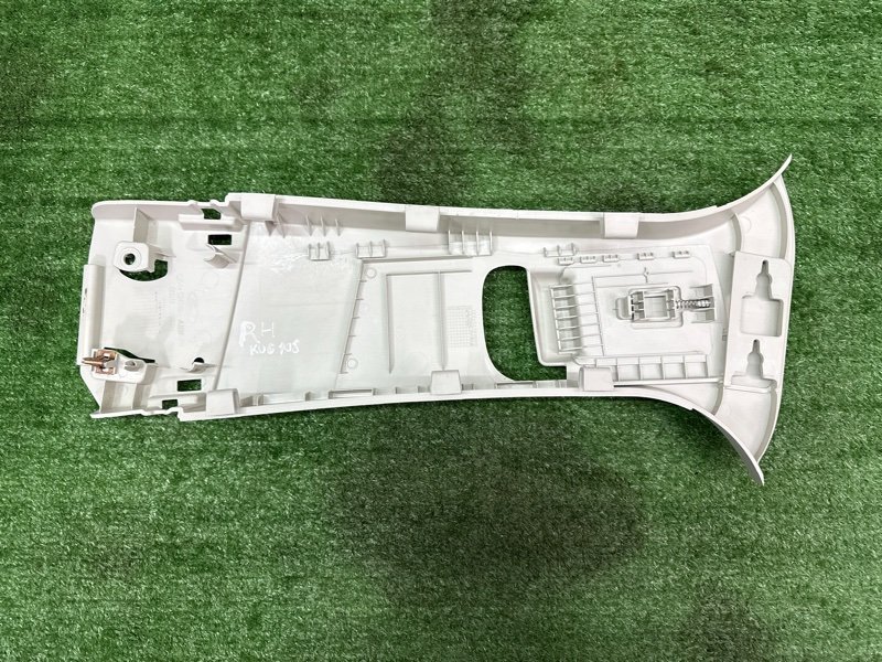 Накладка центральной стойки верхняя Ford Kuga 2013 SUV